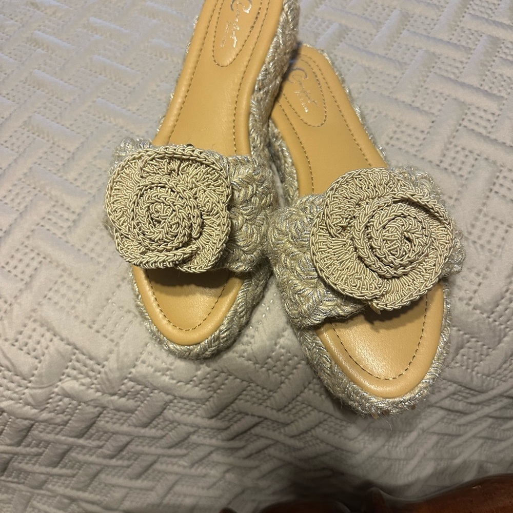 Chic Beige Woven Espadrille Slides
